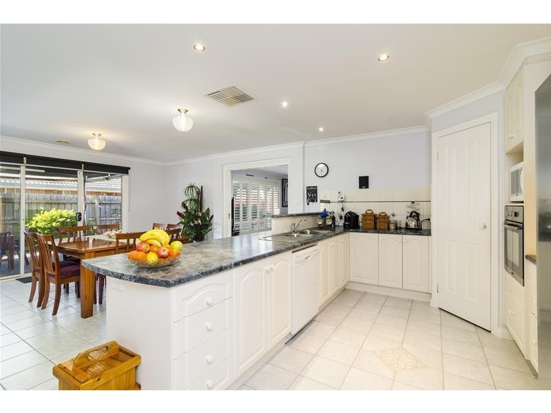 6 Carolyn Drive, Hoppers Crossing VIC 3029