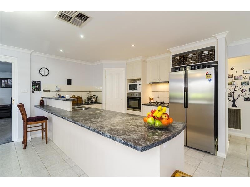6 Carolyn Drive, Hoppers Crossing VIC 3029