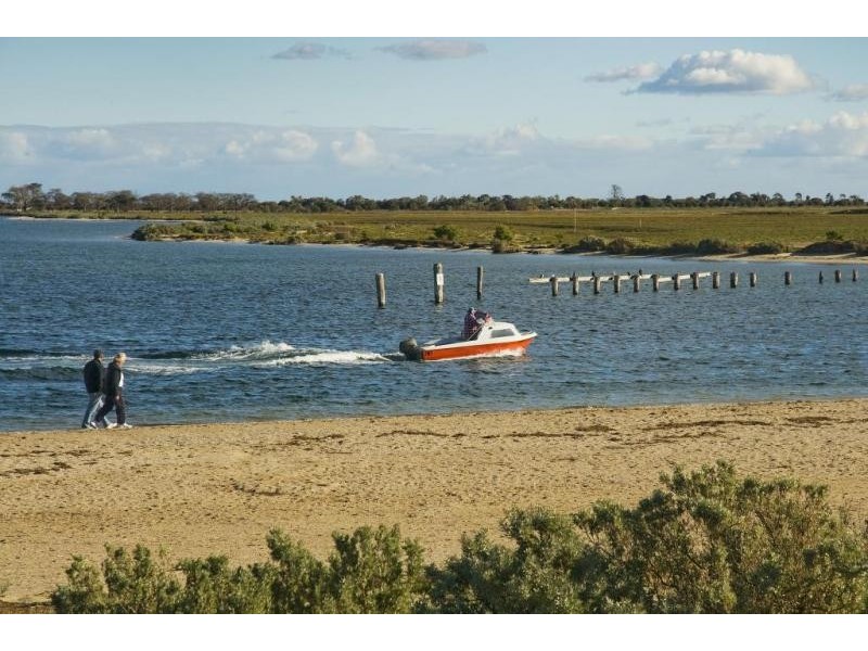 235/50 Catamaran Drive, Werribee South VIC 3030