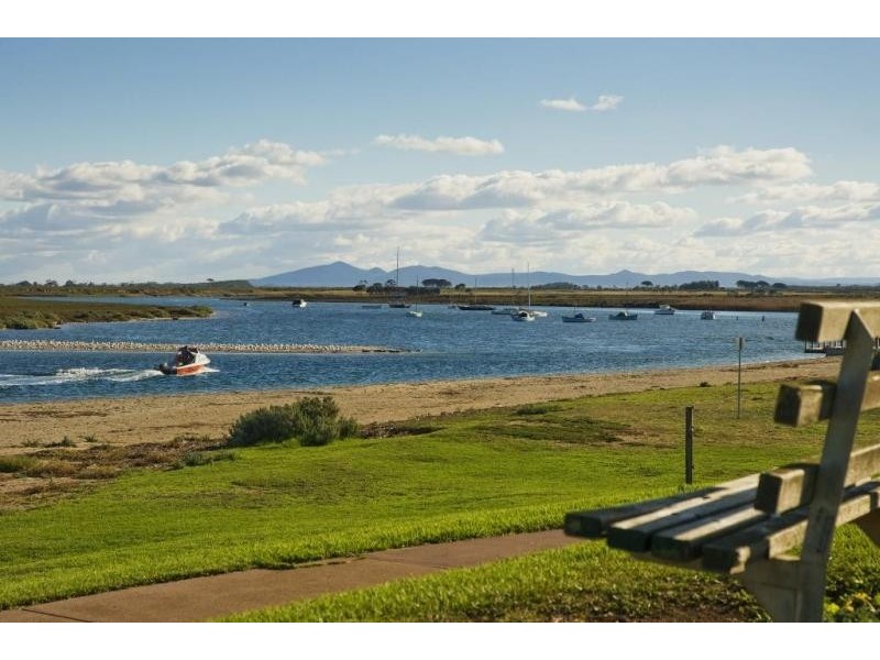 235/50 Catamaran Drive, Werribee South VIC 3030