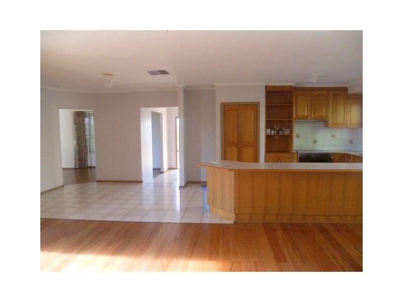 12 Angela Drive, Hoppers Crossing VIC 3029