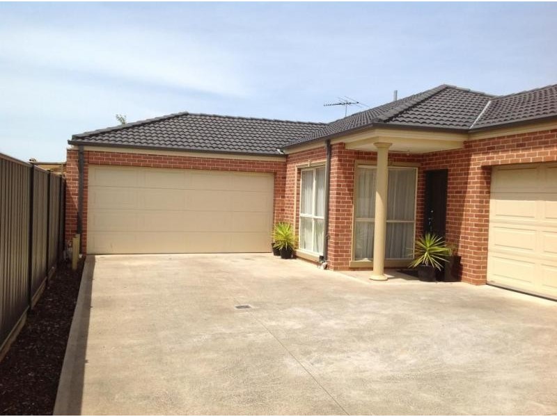 2/21 Trish Walk, Werribee VIC 3030