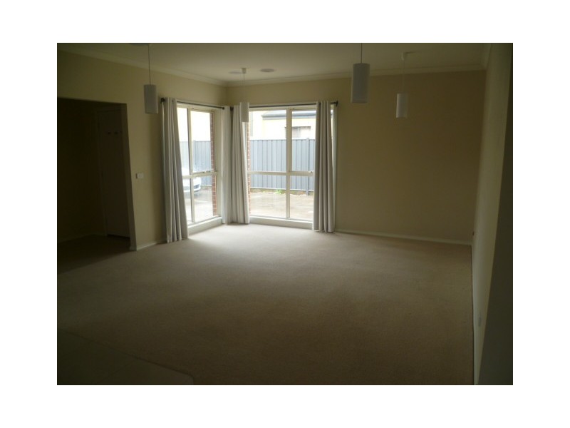 2/21 Trish Walk, Werribee VIC 3030