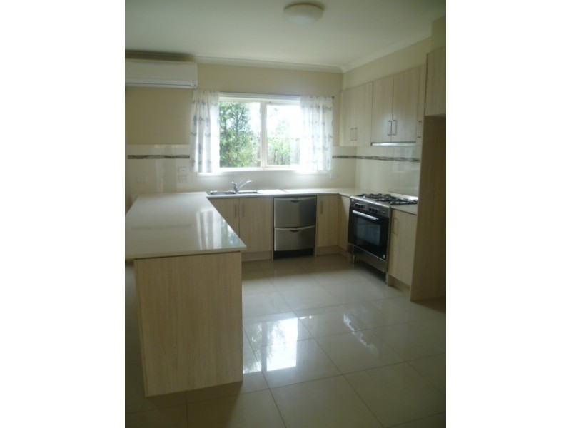 2/21 Trish Walk, Werribee VIC 3030