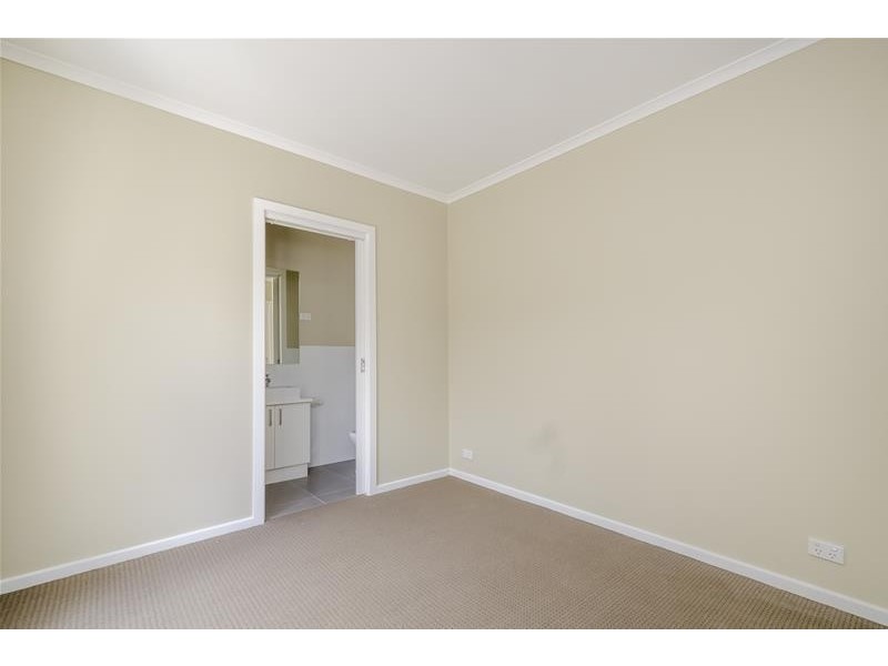 2/4 Wickham Street, Wyndham Vale VIC 3024