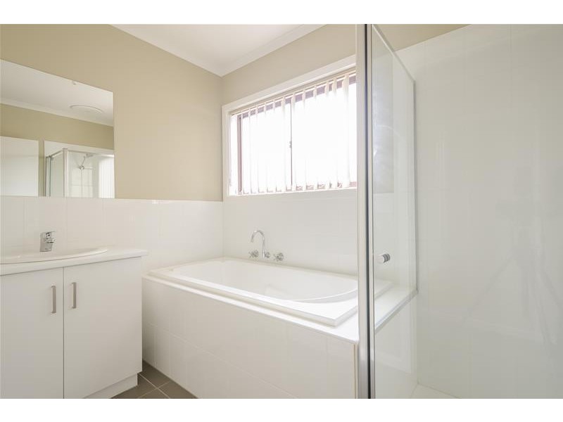 2/4 Wickham Street, Wyndham Vale VIC 3024