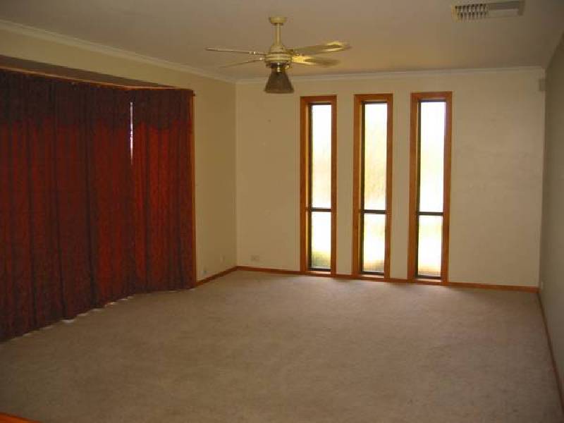 8 Pitta Close, Werribee VIC 3030