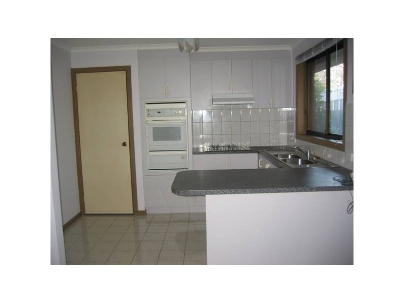 2/18 Langridge Street, Hoppers Crossing VIC 3029