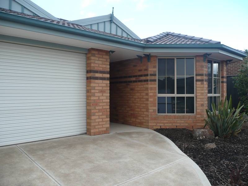 17 Whitlam Green, Point Cook VIC 3030