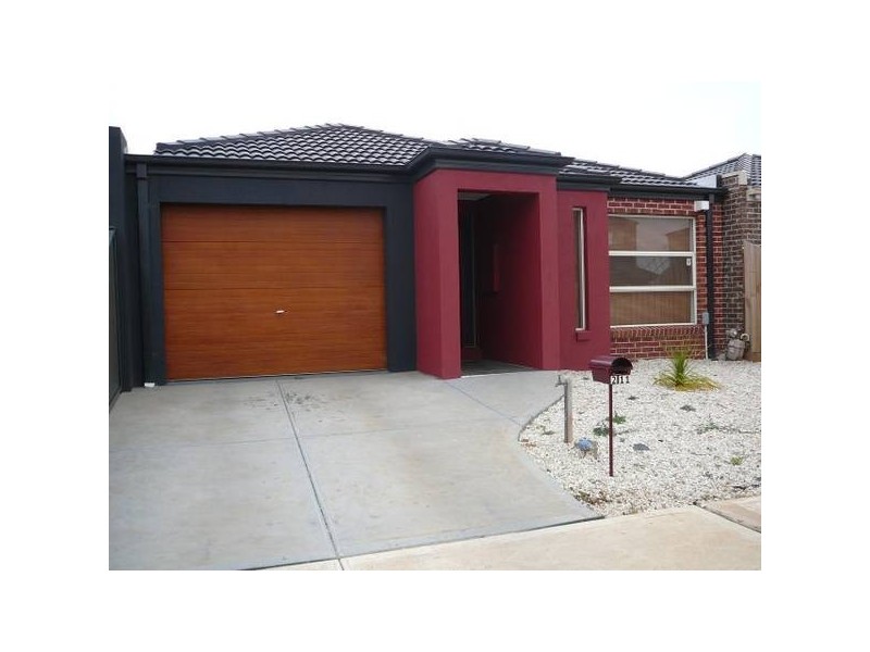 2/11 Montana Drive, Werribee VIC 3030
