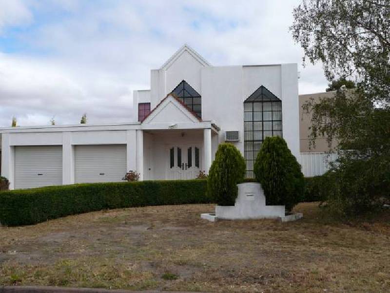 2 San Remo Drive, Werribee VIC 3030