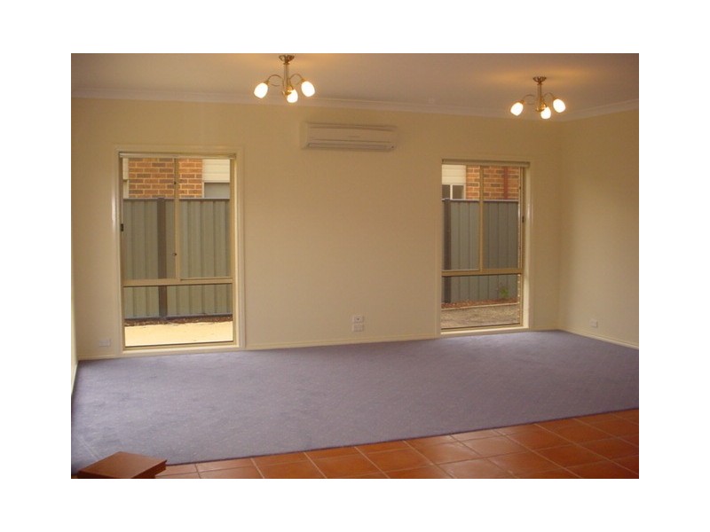 10 Henry Lawson Walk, Point Cook VIC 3030