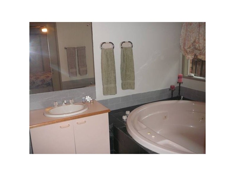 4 Lorena Close, Hoppers Crossing VIC 3029