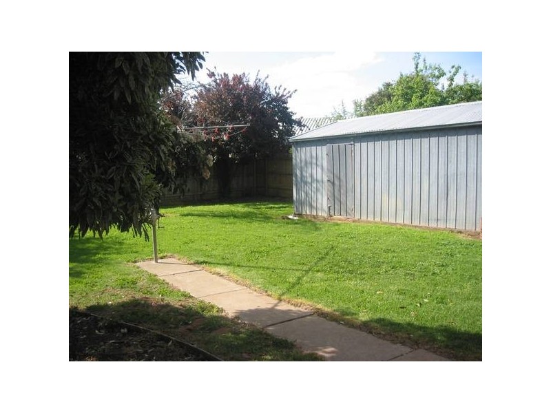 Dewan Avenue, Werribee VIC 3030