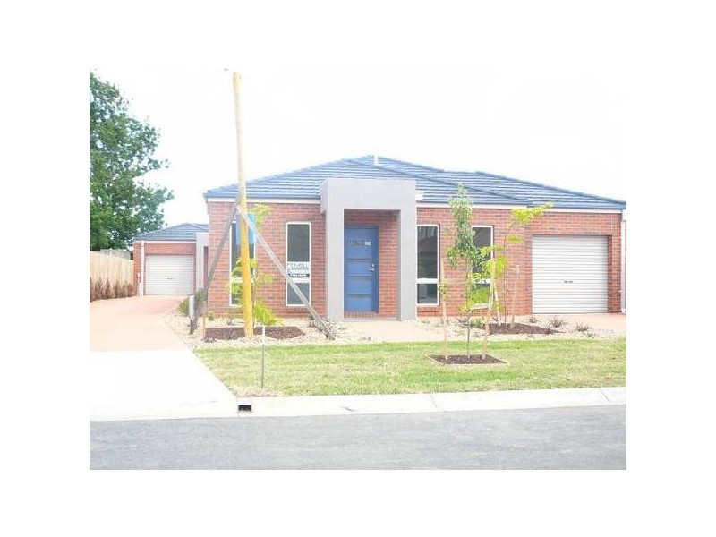 1 & 2/11 Church Street, Werribee VIC 3030