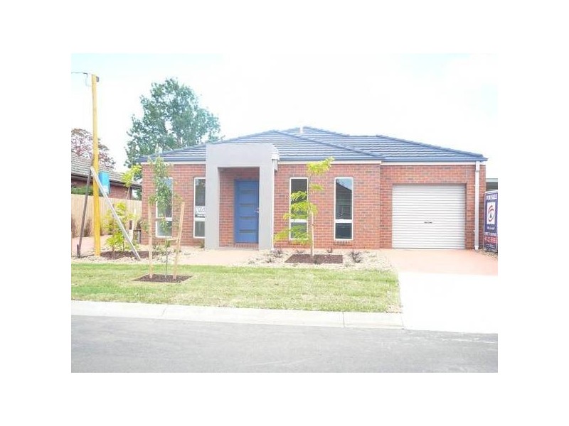 1 & 2/11 Church Street, Werribee VIC 3030