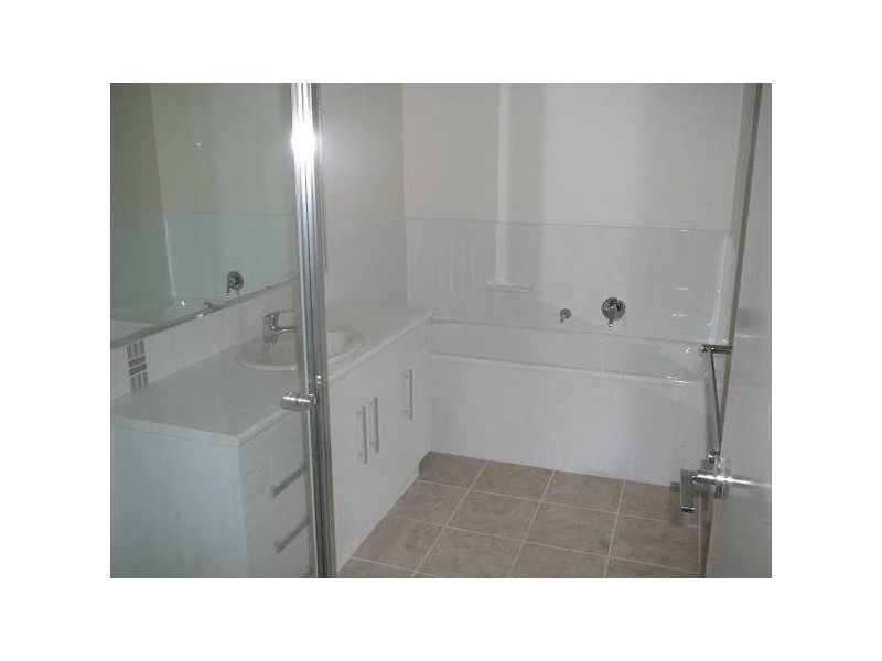 1 & 2/11 Church Street, Werribee VIC 3030