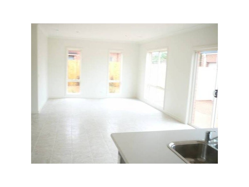 1 & 2/11 Church Street, Werribee VIC 3030