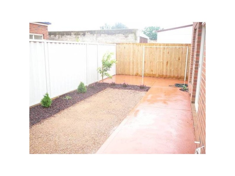 1 & 2/11 Church Street, Werribee VIC 3030