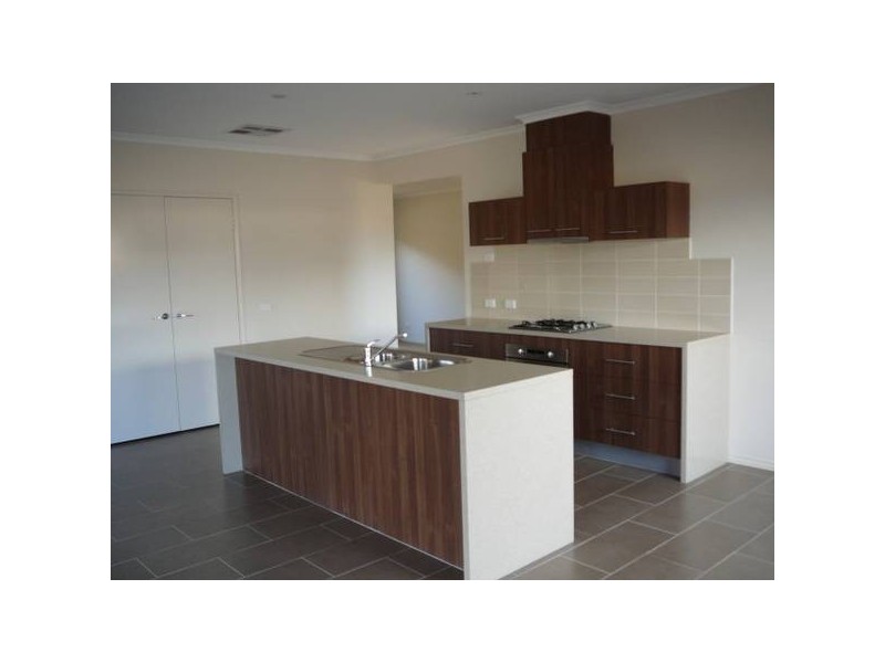 32 Urban Drive, Truganina VIC 3029