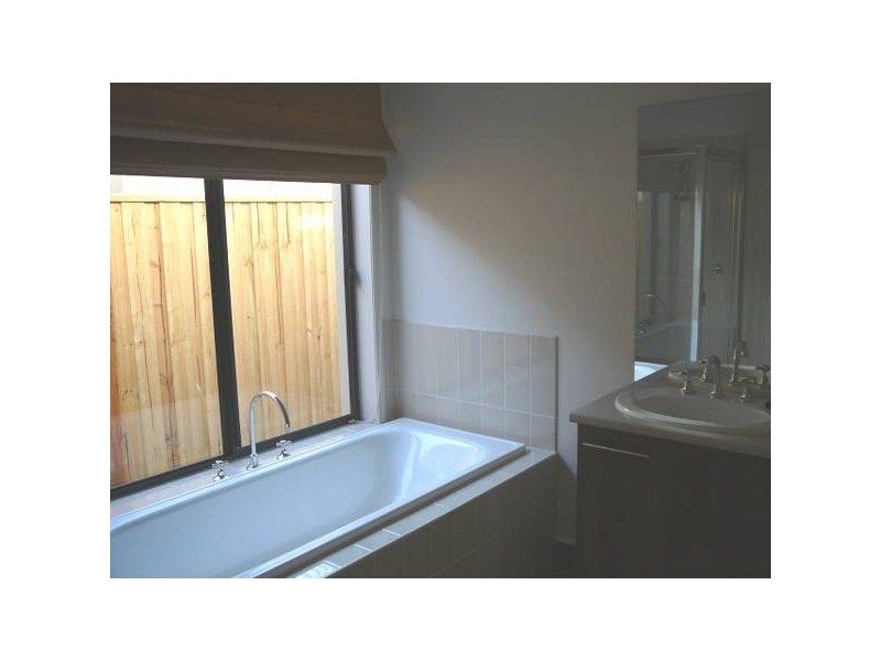 32 Urban Drive, Truganina VIC 3029