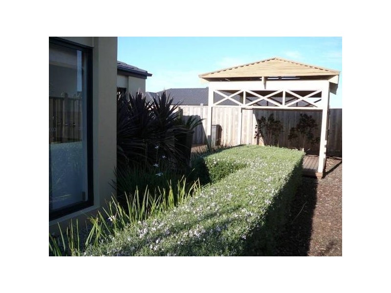 32 Urban Drive, Truganina VIC 3029