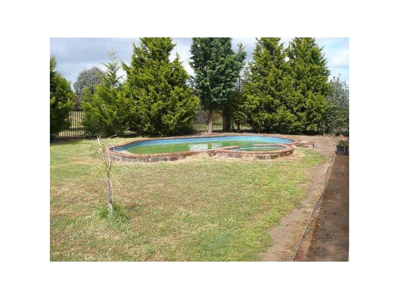 10 Bates Road, Little River VIC 3211