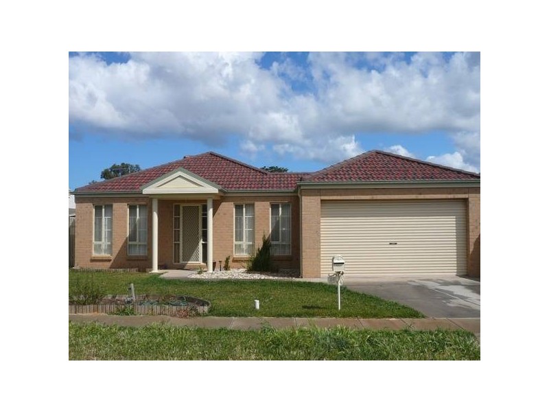 24 Macadamia Grove, Werribee VIC 3030