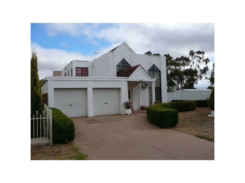 2 San Remo Drive, Werribee VIC 3030