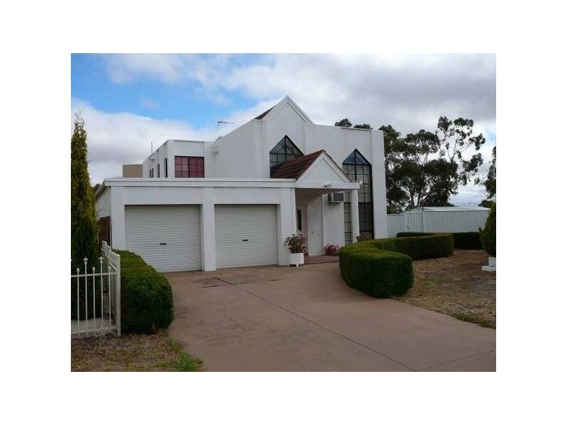2 San Remo Drive, Werribee VIC 3030