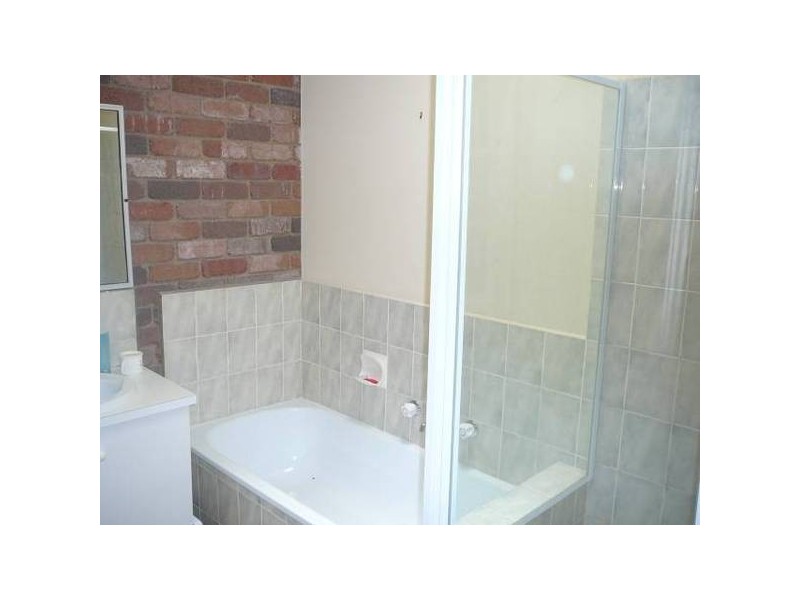 1/2 Bartlett Crescent, Hoppers Crossing VIC 3029