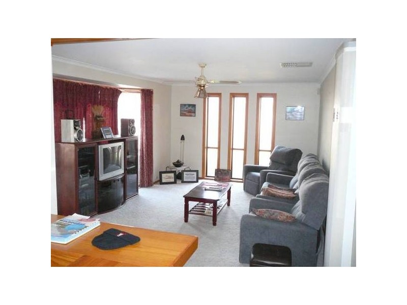8 Pitta Close, Werribee VIC 3030
