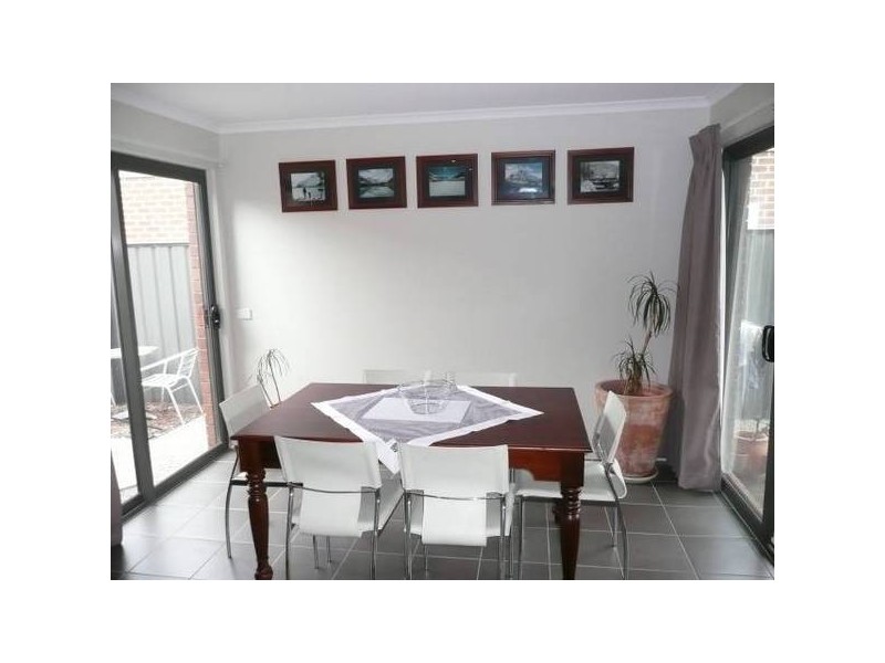 8 Lindsay Gardens, Point Cook VIC 3030