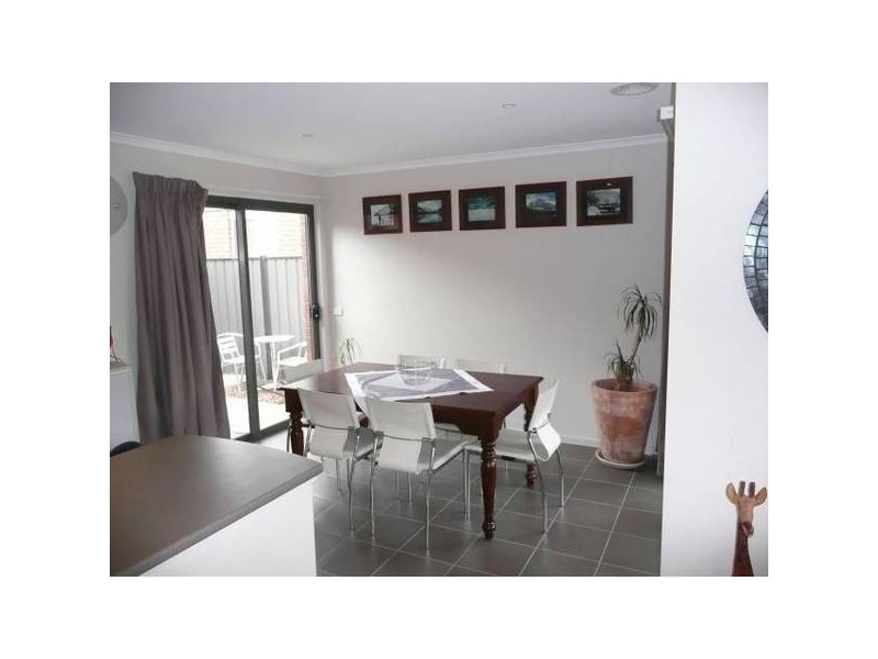 8 Lindsay Gardens, Point Cook VIC 3030