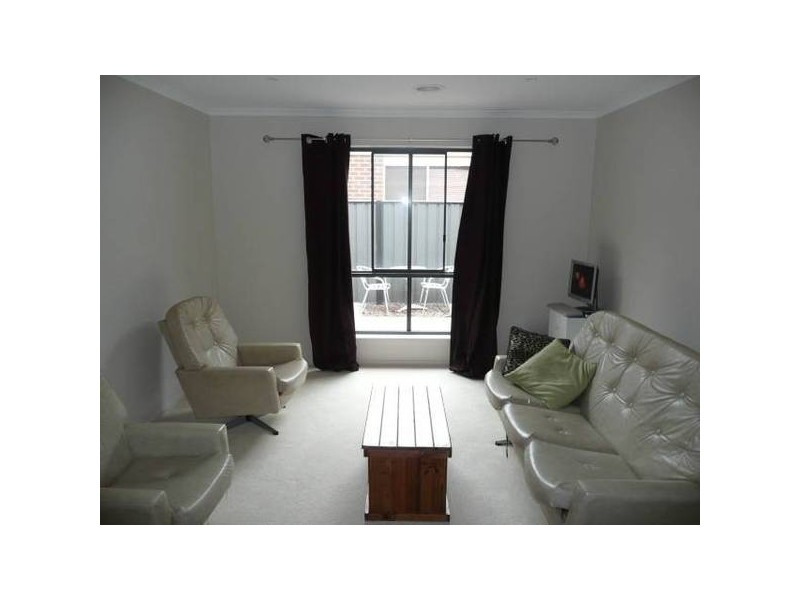 8 Lindsay Gardens, Point Cook VIC 3030