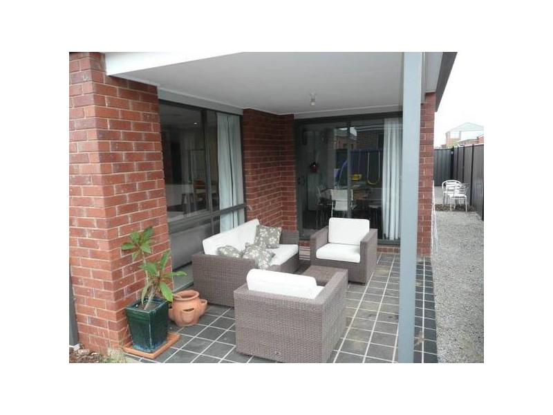 8 Lindsay Gardens, Point Cook VIC 3030