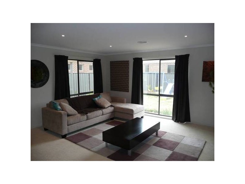 8 Lindsay Gardens, Point Cook VIC 3030