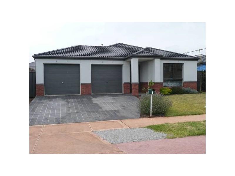 8 Lindsay Gardens, Point Cook VIC 3030