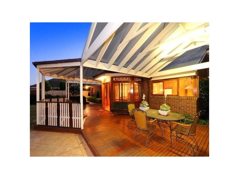 15 Willow Tree Drive, Werribee VIC 3030