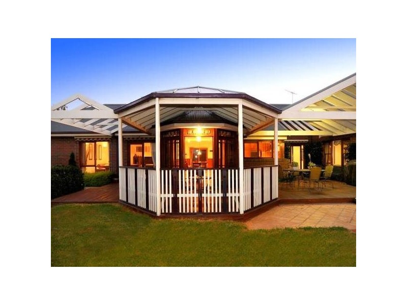 15 Willow Tree Drive, Werribee VIC 3030