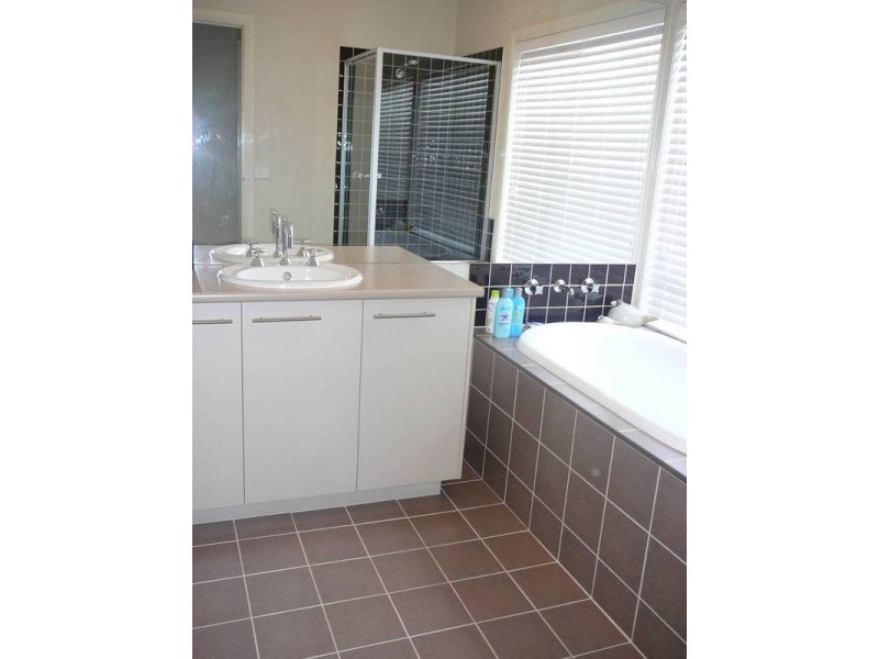 37 Clarafield Crescent, Tarneit VIC 3029