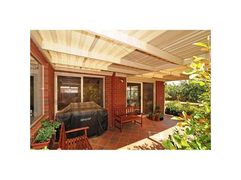 17 Dongala Drive, Werribee VIC 3030