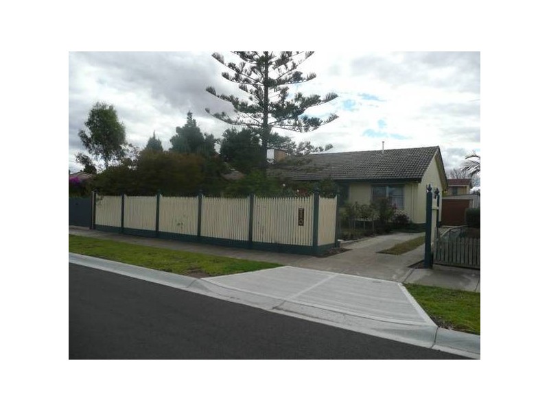 8 Gossamer Street, Werribee VIC 3030