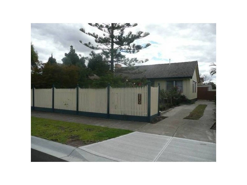 8 Gossamer Street, Werribee VIC 3030