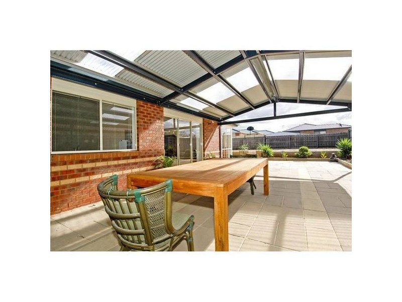 6 Loire Close, Hoppers Crossing VIC 3029