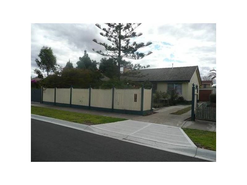 8 Gossamer Street, Werribee VIC 3030