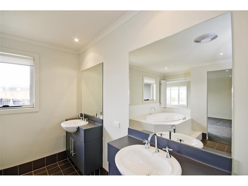 7 Wetlands Boulevard, Williams Landing VIC 3027