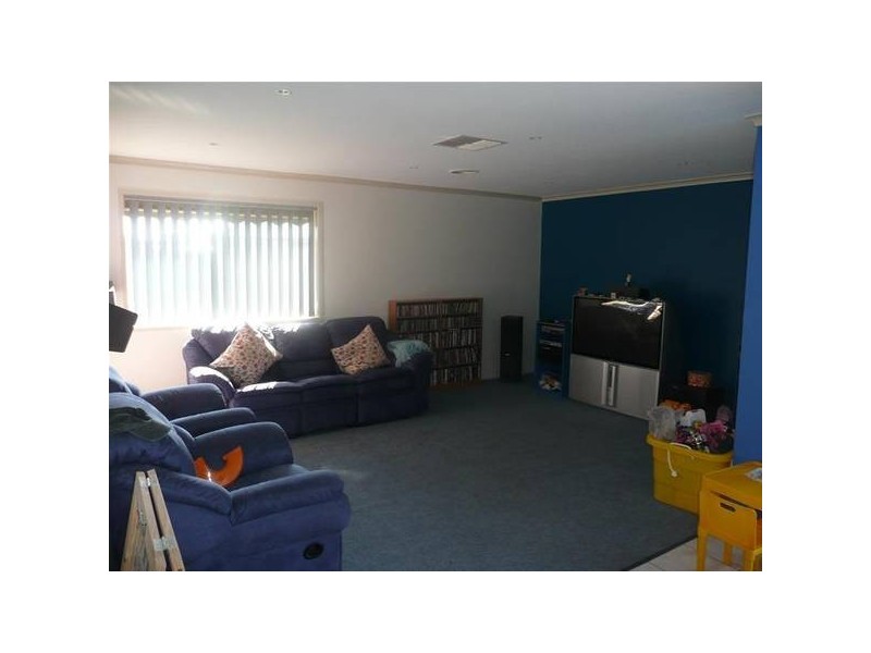11 Nicholson Close, Werribee VIC 3030