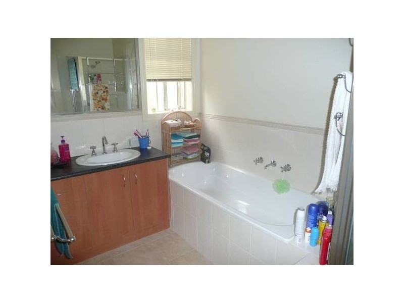 2/21 Potomac Close, Werribee VIC 3030