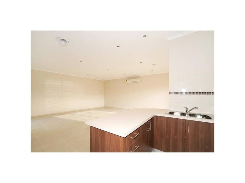 4/3 – 5 Mary Avenue, Werribee VIC 3030